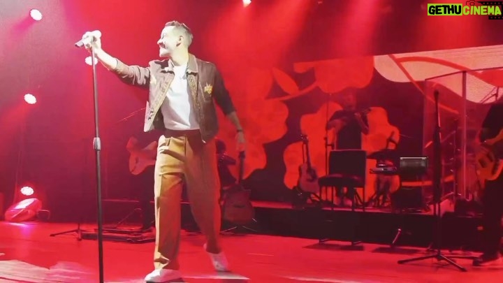 Luciano Pereyra Instagram - Ahora vivo en este sueño ojalá que nunca quieras despertarme #Lima 🥹🥹 Y nuestros abrazos que llegan #HastaElAlma 💫💫 Gracias #Peru por tanto amor ❤️🇵🇪🥰 Teatro Canout