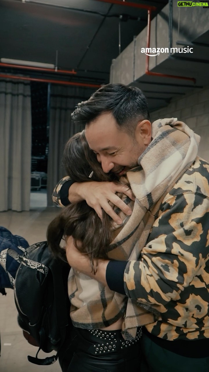 Luciano Pereyra Instagram - @lucianopereyraoficial lo dejó todo en el Movistar Arena y también tuvo tiempo para conocer a su Ultra Fan😭💘 Amazon Music te acerca a tus artistas favoritos👉Descargá la App y disfrutá de beneficios exclusivos (como poder abrazar a tu ídolo😎)