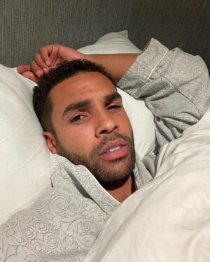 Lucien Laviscount Instagram - MERCI!
Un, deux, SEASON THREE... 🇫🇷

#EmilyinParis