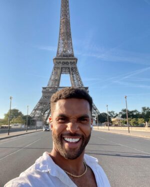 Lucien Laviscount Instagram - Ahhh tonight we’re celebrating!!! @emilyinparis @netflix My feet haven’t touched the ground! MERCI BEAUCOUP!