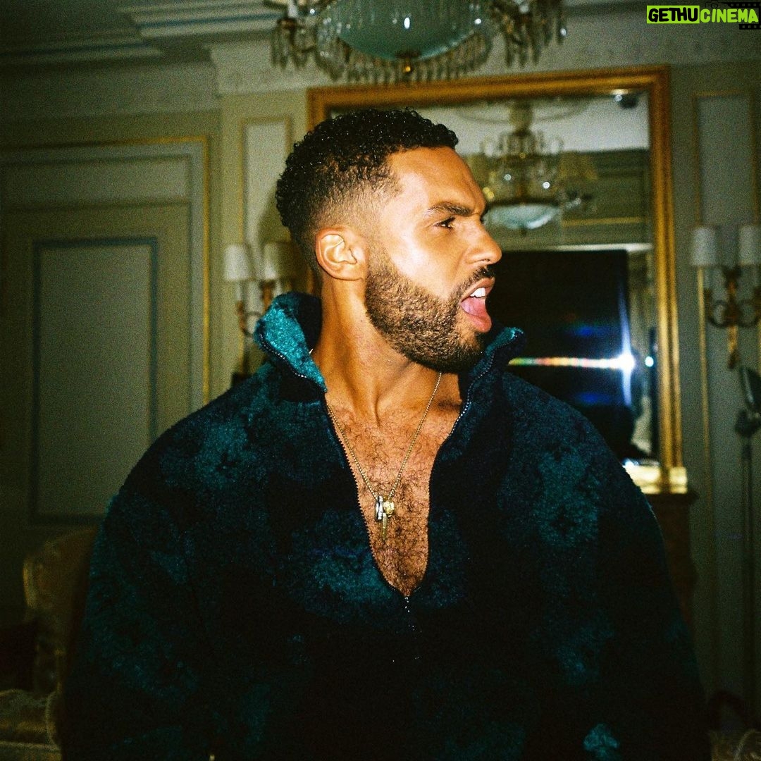 Lucien Laviscount Instagram - Walking into this week like... How is your Monday treating you?