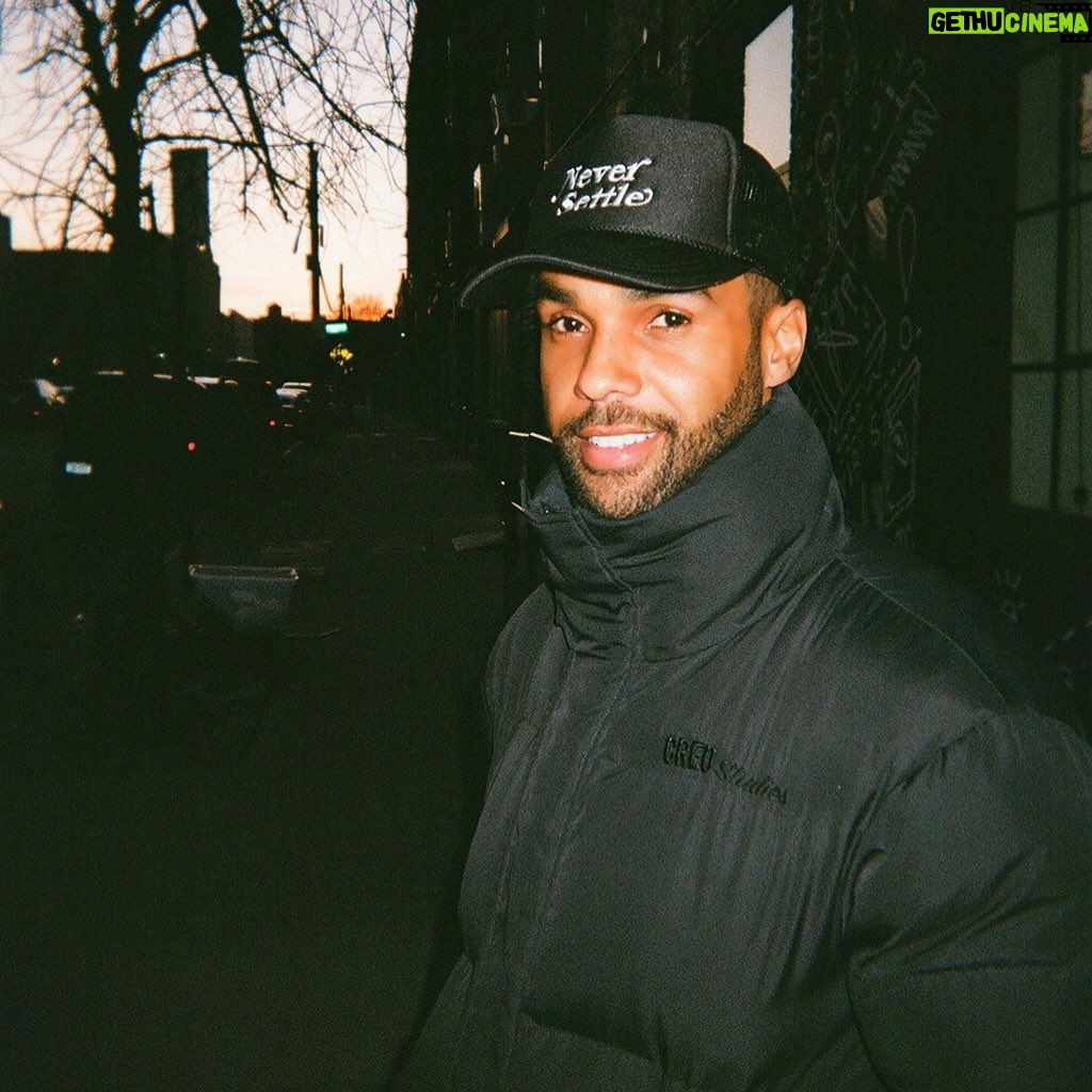 Lucien Laviscount Instagram - Collecting memories 📸