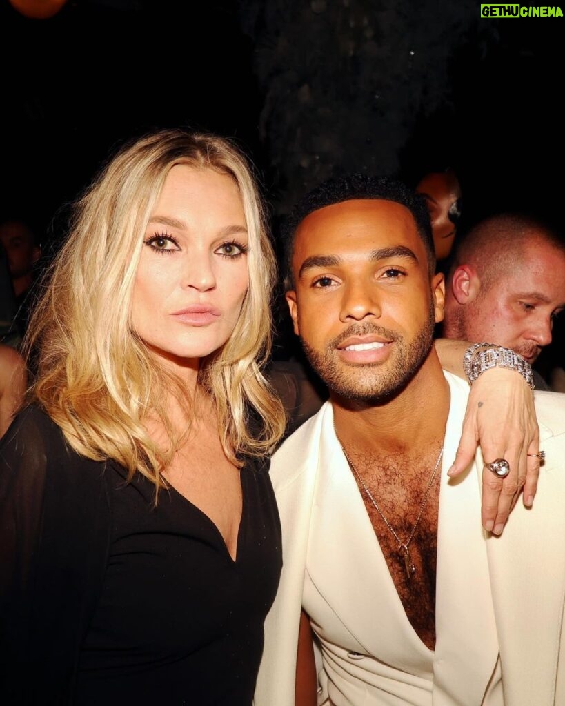Lucien Laviscount Instagram - Thank you to the @britishfashioncouncil for a lovely evening & to the incredibly inspiring and wonderful soul that is @charlottetilbury THANK YOU for being you 🖤 London, United Kingdom