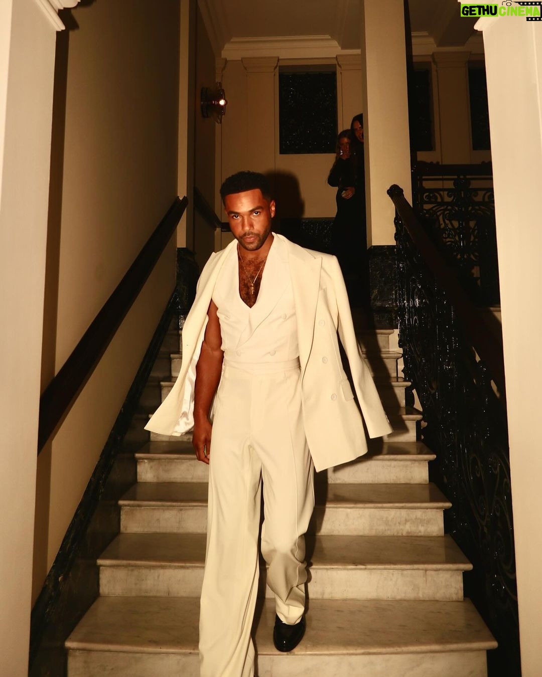 Lucien Laviscount Instagram - Thank you to the @britishfashioncouncil for a lovely evening & to the incredibly inspiring and wonderful soul that is @charlottetilbury THANK YOU for being you 🖤 London, United Kingdom