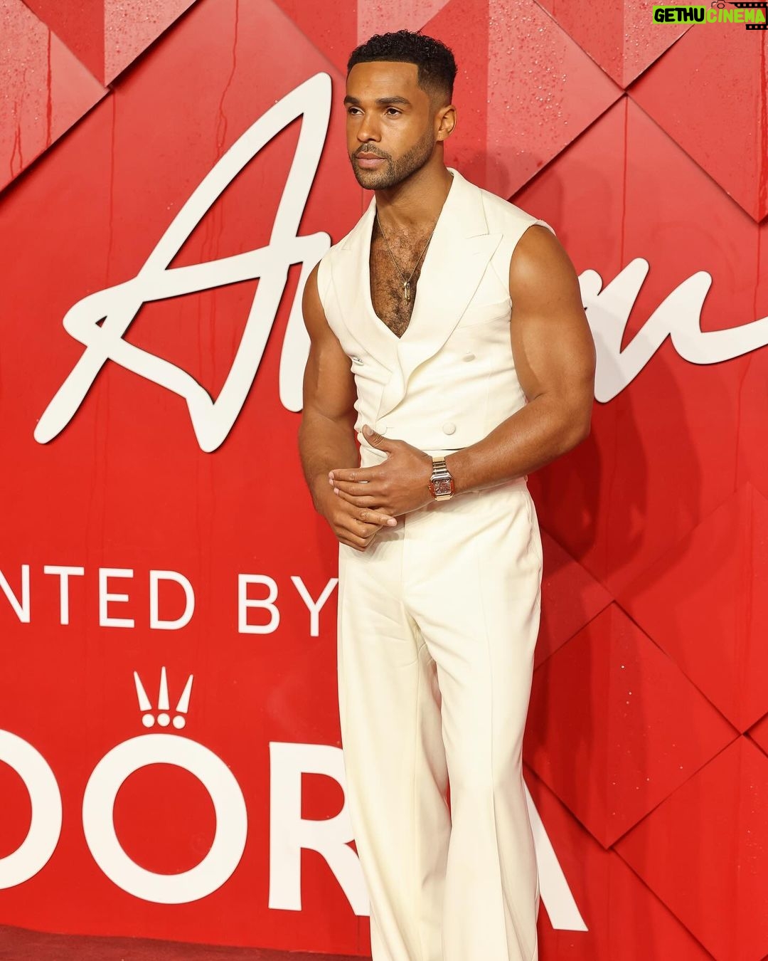 Lucien Laviscount Instagram - Thank you to the @britishfashioncouncil for a lovely evening & to the incredibly inspiring and wonderful soul that is @charlottetilbury THANK YOU for being you 🖤 London, United Kingdom