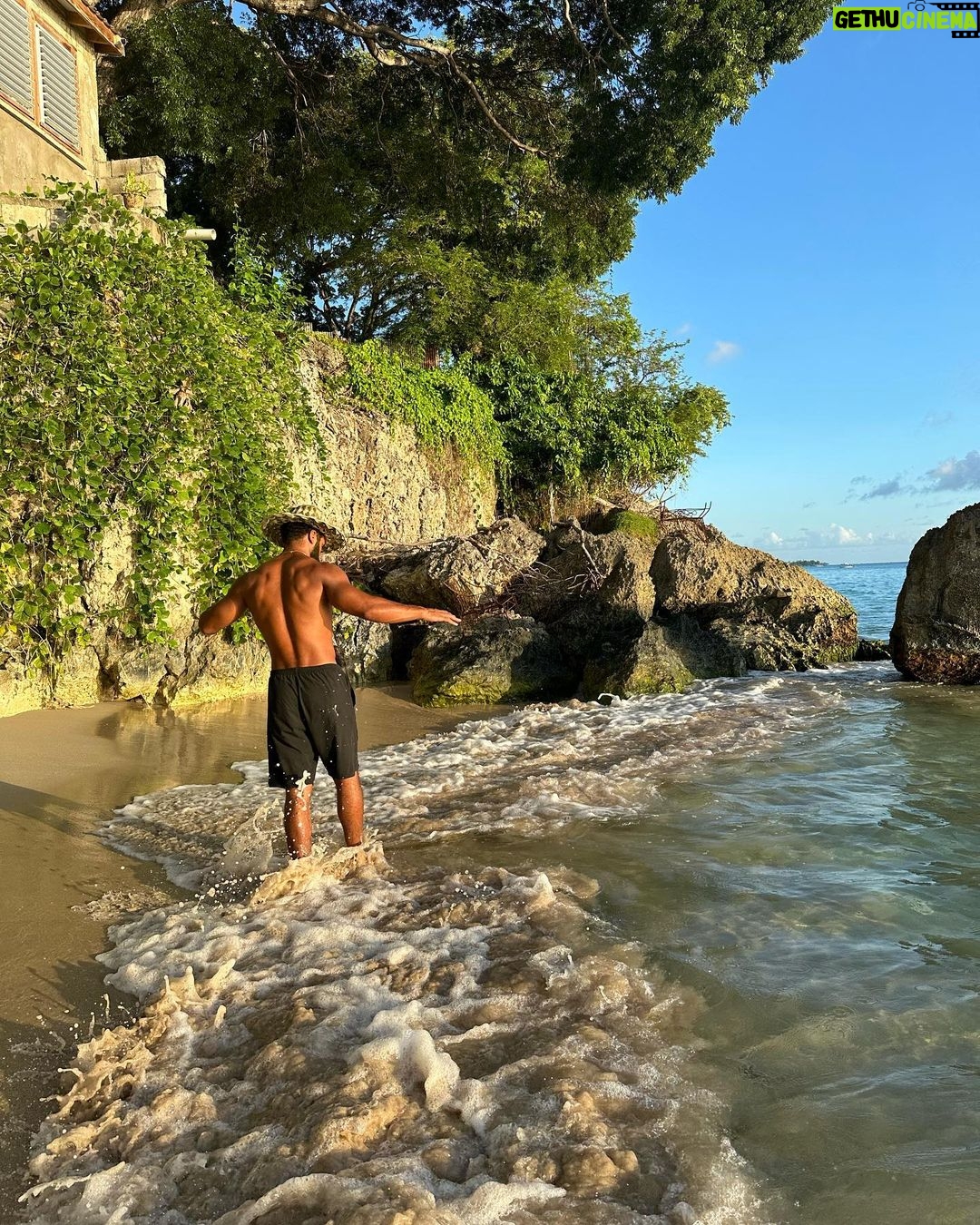 Lucien Laviscount Instagram - Rocks & Waves 🌊