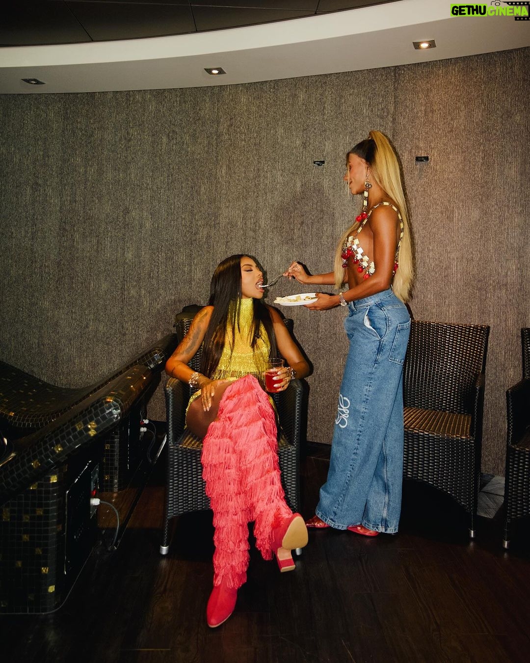 Ludmilla Instagram - Vivendo dias incríveis e inesquecíveis 🫶🏾