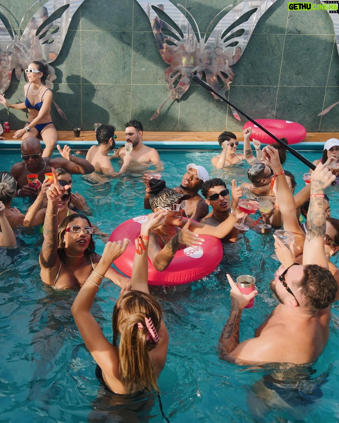 Ludmilla Instagram - A marca mais escolhida do Brasil em mais um projeto comigo e com muita coisa boa pra galera curtir, cuidar dos cabelos e aproveitar 😆 Ontem rolou até Pool Party e foi incrível!! @sedaoficial segue entregando tudo e proporcionando muita experiência em alto mar no Navio Numanice 🛳️💞 #publi #ÉSedaSim #SedaNumanice