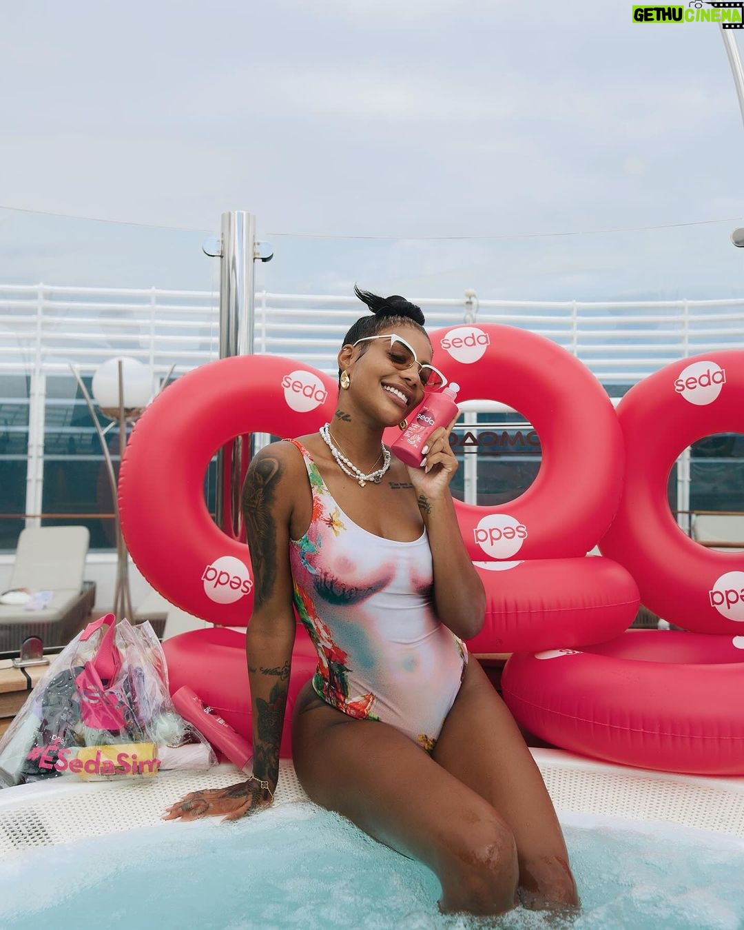 Ludmilla Instagram - A marca mais escolhida do Brasil em mais um projeto comigo e com muita coisa boa pra galera curtir, cuidar dos cabelos e aproveitar 😆 Ontem rolou até Pool Party e foi incrível!! @sedaoficial segue entregando tudo e proporcionando muita experiência em alto mar no Navio Numanice 🛳️💞 #publi #ÉSedaSim #SedaNumanice