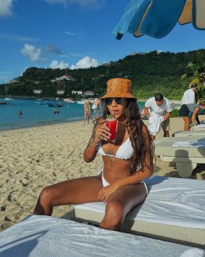 Ludmilla Instagram - Acho que eu combino com o Caribe ✨