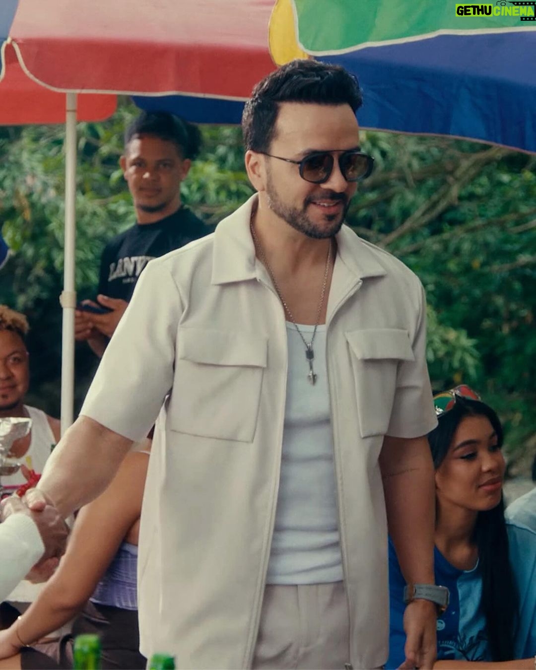 Luis Fonsi Instagram - La vida solo es vida cuando estoy contigo #LaRomana ❤️🔥