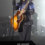 Luis Fonsi Instagram - Cantando para ustedes con el corazón en la mano y lágrima en la garganta…♥️