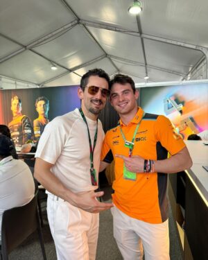 Luis Gerardo Méndez Instagram - Viejos amigos, socios, nuevas amistades y pérdida auditiva de alta frecuencia cortesía de la F1.
Good times. 
Number 1, yes, I go fast. 🏁
