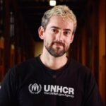 Luis Gerardo Méndez Instagram - Si de un momento a otro tuvieras que huir para sobrevivir, ¿qué te llevarías en la mochila? Cuando las personas refugiadas huyen de su hogar para salvar sus vidas, muchas veces solo pueden llevar lo que les cabe en la mochila. Ponte en sus zapatos por un momento y si puedes, súmate y dona en el link de mi perfil. @acnur @acnurmx