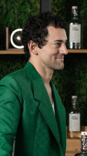 Luis Gerardo Méndez Instagram - Nuestra arma secreta para brillar en sociedad. 
Aquí la receta para preparar nuestra Wild Margarita con @mezcalojodetigre. Practica esta noche para triunfar el fin de semana. Saludos a mi maestro de física.
Salud!