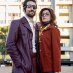 Luis Gerardo Méndez Instagram - Amaneció extrañando los 70’s, los parches, a su hermanita @ireneazuela y los fotones de @cam.jurado. #Belascoarán. Si no la han visto, dénle amor en @netflix.