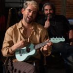Luis Gerardo Méndez Instagram - Con nuestro director estrella del campañon de @mezcalojodetigre, poca gente me hace reír como este wey. Amor eterno al @salvitaespinosa y a mi ukulele. 📷 @cam.jurado