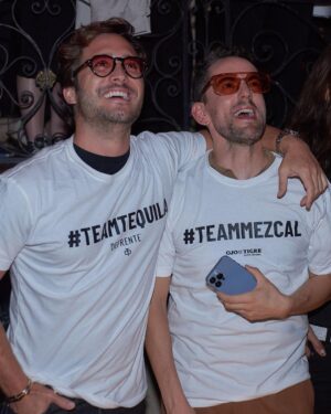 Luis Gerardo Méndez Instagram - Otro Grito del Tigre. Un año más de amigues y mezcal. 
Gracias a todas las personas que hacen posible nuestro @mezcalojodetigre. Y a los DJs de ayer que nos hicieron gastar suela.
Salud! 👁️ 🐅