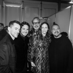 Luis Gerardo Méndez Instagram - Noche de recuperar la vida social y conocer al ídolo de la infancia @jeffgoldblum, cortesía de @tiffanyandco. 💎 
#DiamondsAndWonders #TiffanyAndCo