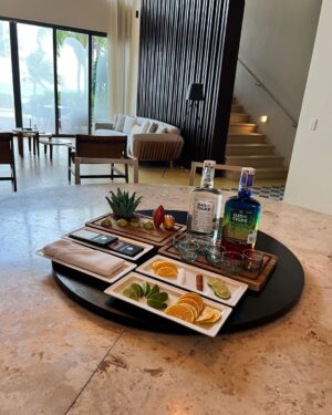Luis Gerardo Méndez Instagram - Voy a regalar dos noches en la Tiger Suite del resort Andaz Mayakoba. 
Esta increíble suite combina el lujo tropical con el sabor intenso del @mezcalojodetigre.
Podrías pasar dos noches allí, viviendo como una celebridad, bebiendo mezcal, nadando en tu piscina privada, y sintiéndote como el rey, reina o reine de la Riviera Maya.
Todo lo que tienes que hacer para ganar es darle like a este post, etiquetar a las 5 personas con las que te gustaría venir a vivir esta experiencia comentando en este post por qué te gustaría venir, seguir a @mezcalojodetigre y @andazmayakoba.mx en Instagram y listo. Quizás tu razón sea tan buena que incluso me haga llorar, o reír. ¡Quién sabe, lo decidiré al azar!
Así que, ¿qué esperas? Participa y comienza a soñar con esas dos noches en la Tiger Suite. Porque a veces, los sueños y los mezcales pueden volverse realidad. ¡Suerte!

(Incluye dos noches en la Suite Presidencial de Andaz Mayakoba. 
No incluye vuelos ni alimentos y bebidas.)

Anunciaremos al ganador el viernes 7 de julio a las 12pm.
Sujeto a disponibilidad.
