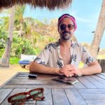 Luis Gerardo Méndez Instagram - Once a hippie, always a hippie. @ladistanciamazunte eres amor y salvadora del calor.