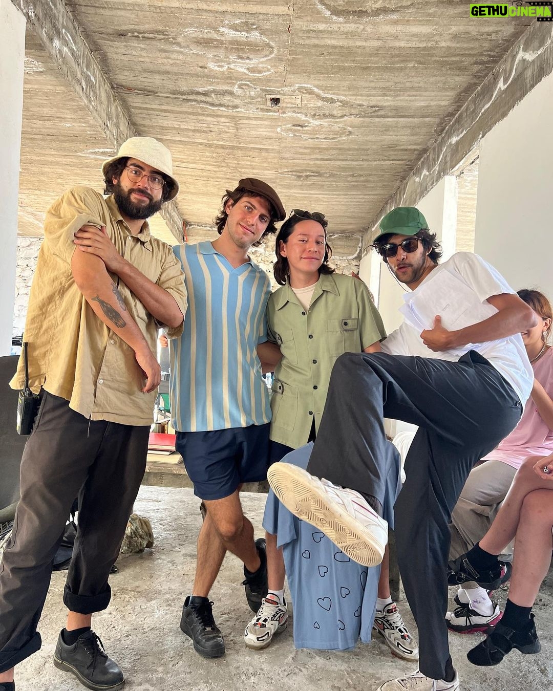 Luis Gerardo Méndez Instagram - Banda talentosa. Y la locura. Y el cine así, libre. Gracias querido Emiliano. That’s a wrap. 🤍