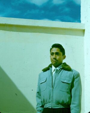 Luis Gerardo Méndez Instagram - 93 años de ser un rockstar.
Hombre de campo, de cebada y de historias. 
Padre ejemplar de 13 y abuelo de un chingo.
Me enseñaste a siempre buscar la solución pacífica y a pelar una tuna.
Siempre te interesó mi viaje y mi búsqueda. 
Buen viaje abuelo Tito.
No me quedé con ganas de preguntarte nada y por eso sonrío.