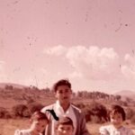 Luis Gerardo Méndez Instagram - 93 años de ser un rockstar. Hombre de campo, de cebada y de historias. Padre ejemplar de 13 y abuelo de un chingo. Me enseñaste a siempre buscar la solución pacífica y a pelar una tuna. Siempre te interesó mi viaje y mi búsqueda. Buen viaje abuelo Tito. No me quedé con ganas de preguntarte nada y por eso sonrío.
