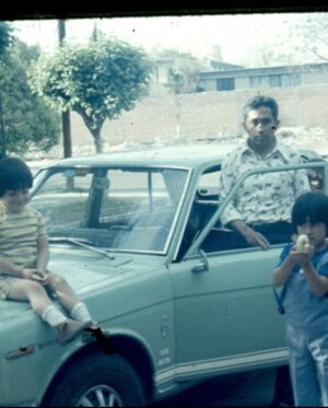Luis Gerardo Méndez Instagram - 93 años de ser un rockstar.
Hombre de campo, de cebada y de historias. 
Padre ejemplar de 13 y abuelo de un chingo.
Me enseñaste a siempre buscar la solución pacífica y a pelar una tuna.
Siempre te interesó mi viaje y mi búsqueda. 
Buen viaje abuelo Tito.
No me quedé con ganas de preguntarte nada y por eso sonrío.