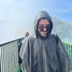 Luis Gerardo Méndez Instagram – Mosi-oa-Tunya. The smoke that thunders.
También les dicen Victoria falls.
El doble de altura de las del Niágara.
Aquí llueve al revés. Mosi-oa-Tunya National Park