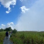 Luis Gerardo Méndez Instagram – Mosi-oa-Tunya. The smoke that thunders.
También les dicen Victoria falls.
El doble de altura de las del Niágara.
Aquí llueve al revés. Mosi-oa-Tunya National Park
