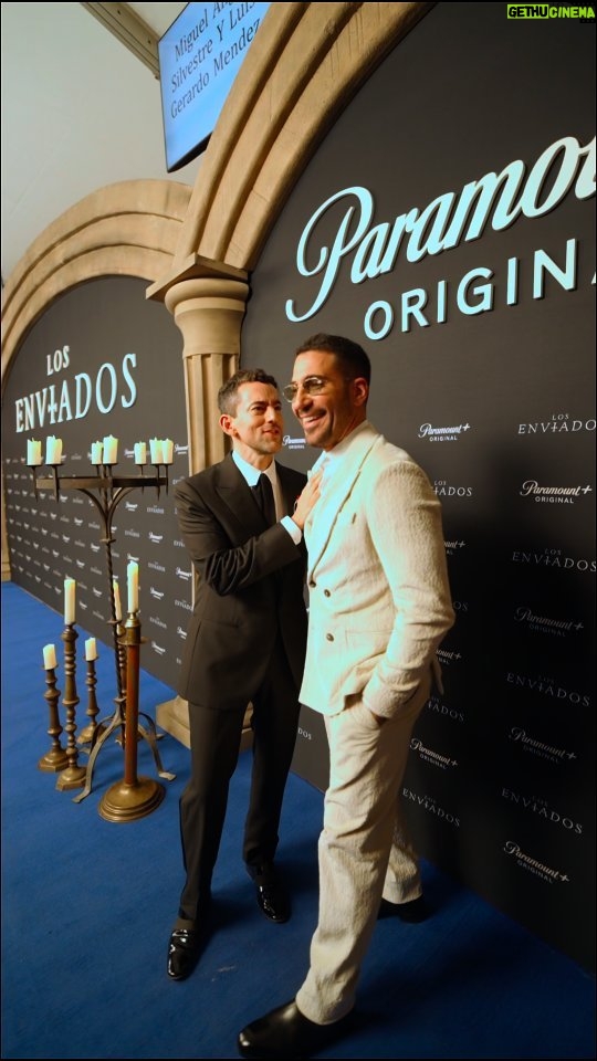 Luis Gerardo Méndez Instagram - No, que ustedes no saben lo BIEN que la vivimos en el premier de la nueva temporada de #LosEnviados 😍 Así que mientras nos preparamos para el estreno (¡mañana!), les armé un compiladito con lo mejor de la noche 🥳 📽: @idannyred