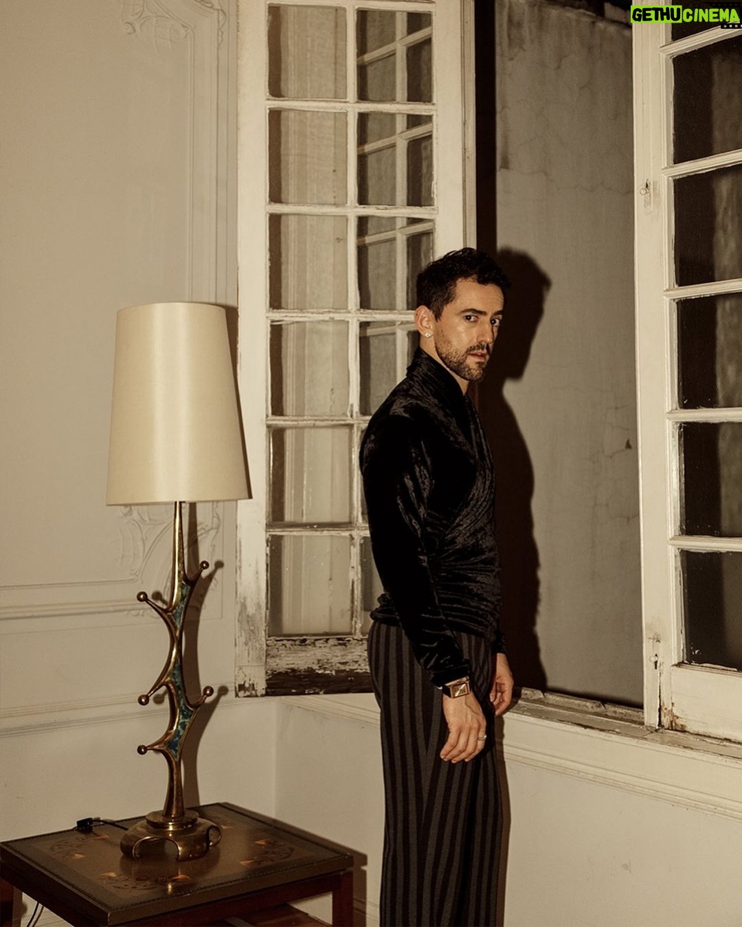 Luis Gerardo Méndez Instagram - @badhombremag / Diciembre 2023