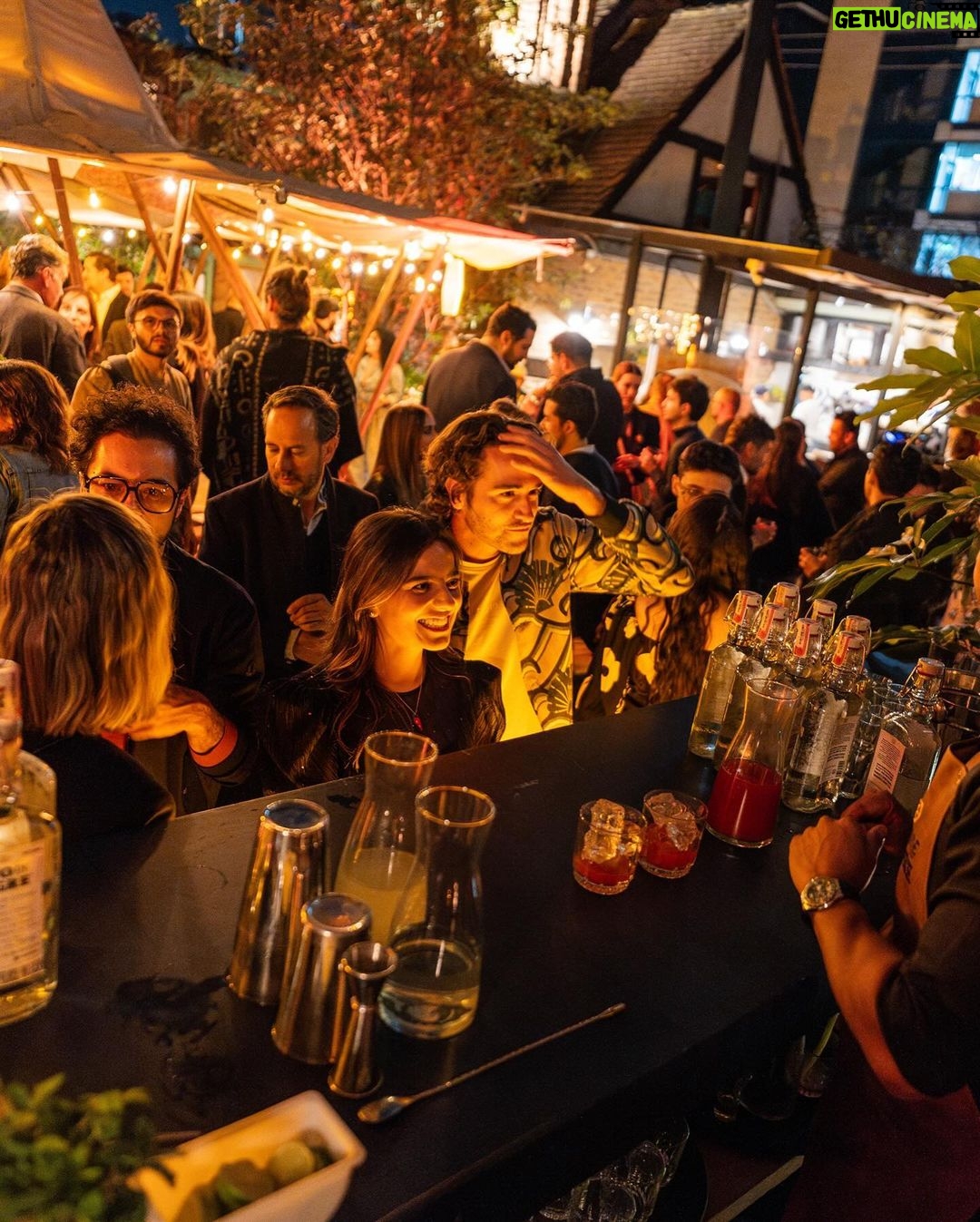 Luis Gerardo Méndez Instagram - Noche inolvidable. Gracias Bogotá por recibir a nuestro @mezcalojodetigre con tanto amor y tantos amigos. #NuestroMezcal llegó a Colombia y no podemos dejar de sonreír recordando semejante rumba. Gracias @pernodricard por todo el apoyo!
