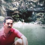 Luis Gerardo Méndez Instagram - Hace 3 años que este señor se vino a vivir a mi corazón. Abracen mucho a sus papás. Abracen mucho a todo el mundo. La vida es un ratito. ❤️