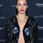 Luis Gerardo Méndez Instagram – Gracias a toda la prensa y amistades queridísimas que nos acompañaron anoche en la premier de la segunda temporada de #LosEnviados.
Mañana disponible en @paramountplusmx!
Le van a gritar a la TV. 😏
@tiffanyandco