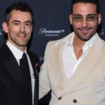 Luis Gerardo Méndez Instagram – Gracias a toda la prensa y amistades queridísimas que nos acompañaron anoche en la premier de la segunda temporada de #LosEnviados. 
Mañana disponible en @paramountplusmx! 
Le van a gritar a la TV. 😏

@tiffanyandco