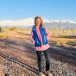 Luisana Lopilato Instagram - Veo esas montañas, e instantáneamente pido foto 🤩 Harían lo mismo? - I see those mountains, and I instantly ask for a photo 🤩 Would you do the same? #mendoza