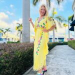 Luisana Lopilato Instagram - Recuerdos de este viaje hermoso que tuve 💛💛 Y de estas fotos que me dan ganas de volver!!!! Todas queremos vacaciones? 😂 cómo viene su agosto? Las leo 💪🏻👇🏻 - Memories from this beautiful trip I had 💛💛 And looking at these photos just makes me want to go back!!!! Who else is craving a vacation? 😂