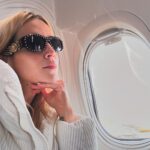 Luisana Lopilato Instagram - While the plane is ready to take off, it’s time for a glam selfie 🤳🏻✨ Mientras el avión se prepapara despegar, pintó full beboteo 🤳🏻✨ #luspirit #mecreomil #beboteo Vancouver, British Columbia