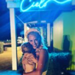 Luisana Lopilato Instagram - Si leen el cartel mueren de 💛 como yo 🥳. Qué tal su martes 🙃💪? #mamaorgullosa . Enjoying so much Cielo. How is your Tuesday going? #proudmom
