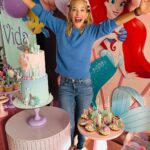 Luisana Lopilato Instagram - ¡Feliz cumple Vida ❤️❤️! No hay nada más gratificante en la vida que las sonrisas de nuestros hijos! No puedo creer que ya pasaron 5 años 😌 Les comparto lo que fue el festejo de su cumple 🥳🎈lleno de amor y magia. Realmente un show súper completo, precioso y con mucho amor! Gracias por tan lindo festejo y por sus mensajitos ❤️🥳 @peditresdeseos @balloonsatelier.ok @wheniwishentretenimiento . Happy birthday Vida ❤️❤️! There is nothing more rewarding in life than the smiles of our children! I can’t believe it’s been 5 years already🙏 I share with you the celebration full of love and magic. Thank you for such a nice show and for your messages ❤️