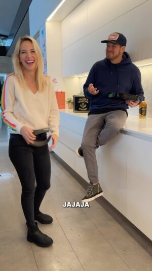 Luisana Lopilato Instagram - Slangs from Argentina with Mike, part 1 😅🔥
Do you think Mike approved? 🤭
.
Desafiando a Mike a entender frases típicas nuestras, Parte 1 😅🔥
Creen que aprobó? 🤫