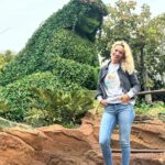 Luisana Lopilato Instagram - January carousel🚀✨ a rollercoaster of emotions and temperatures! From winter to summer in a day, something I’m already a fan of! Carrusel de Enero🚀✨ una montaña rusa de emociones y de temperaturas! Del invierno al verano en un día, algo que ya soy fan! #2024Journey #StarWarsVibes #disneyworld #familytrip #DisneyVibes @waltdisneyworld #disneyparks #miami