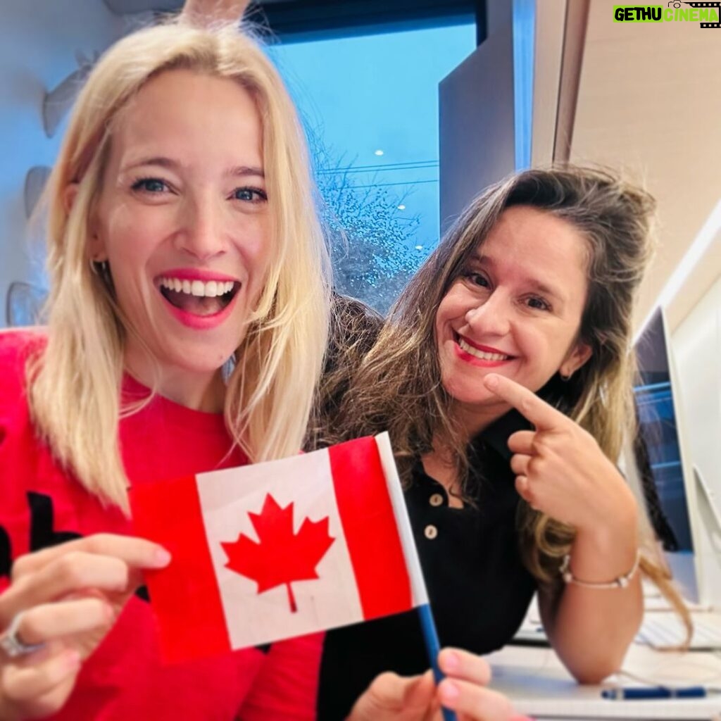 Luisana Lopilato Instagram - 🇨🇦Quiero compartirles una de las mayores alegrías DE MI VIDA y es que hoy por fin me convertí en ciudadana canadiense 🇨🇦! Ahora soy Argentina y canadiense. Mejor imposible!! 🥰 Pensar que pasaron casi 16 años! Aquí nacieron mi esposo y mis 4 hijos… por eso ser canadiense es un privilegio ENORME, del cual estoy inmensamente agradecida a Dios y a la vida 🙏❤️❤️❤️ 🥳Gracias @michaelbuble y a mis hijos por bancarme con cada examen que hice ! También gracias a mi familia que me acompañó siempre desde Argentina !! 🇦🇷💋 Por último, agradecerle a @belenfretin mi amiga del alma que me ayudó con todo el proceso! ¡Te quiero amiga ! ❤ ️Gracias Canadá por hacerme parte de esta maravillosa y gran nación 💪 . 🇨🇦I want to share with you one of the greatest joys OF MY LIFE, that is that today I finally became a Canadian citizen 🇨🇦! Now I am Argentine and Canadian. Couldn't be better!! My husband and my 4 children were born here... That's why being Canadian is a HUGE privilege, for which I am immensely grateful to God and life 🙏❤️❤️❤️ Thank you Mike and my children for supporting me with every exam! Also thanks to my family from Argentina and. Belu. I love you friend! ❤ Finally, thank you Canada for making me part of this wonderful nation 💪 Vancouver, British Columbia