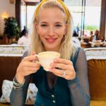Luisana Lopilato Instagram - Comenta un ¨☕¨ si sos de los que arrancan su día con un buen café - Comment a '☕' if you're one of those who start their day with a good cup of coffee