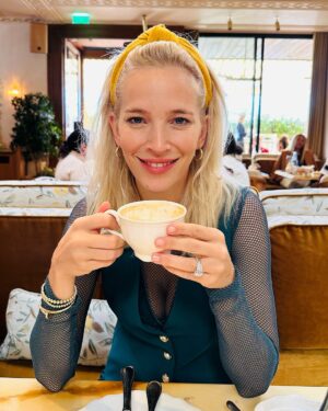 Luisana Lopilato Instagram - Comenta un ¨☕¨ si sos de los que arrancan su día con un buen café
-
Comment a '☕' if you're one of those who start their day with a good cup of coffee