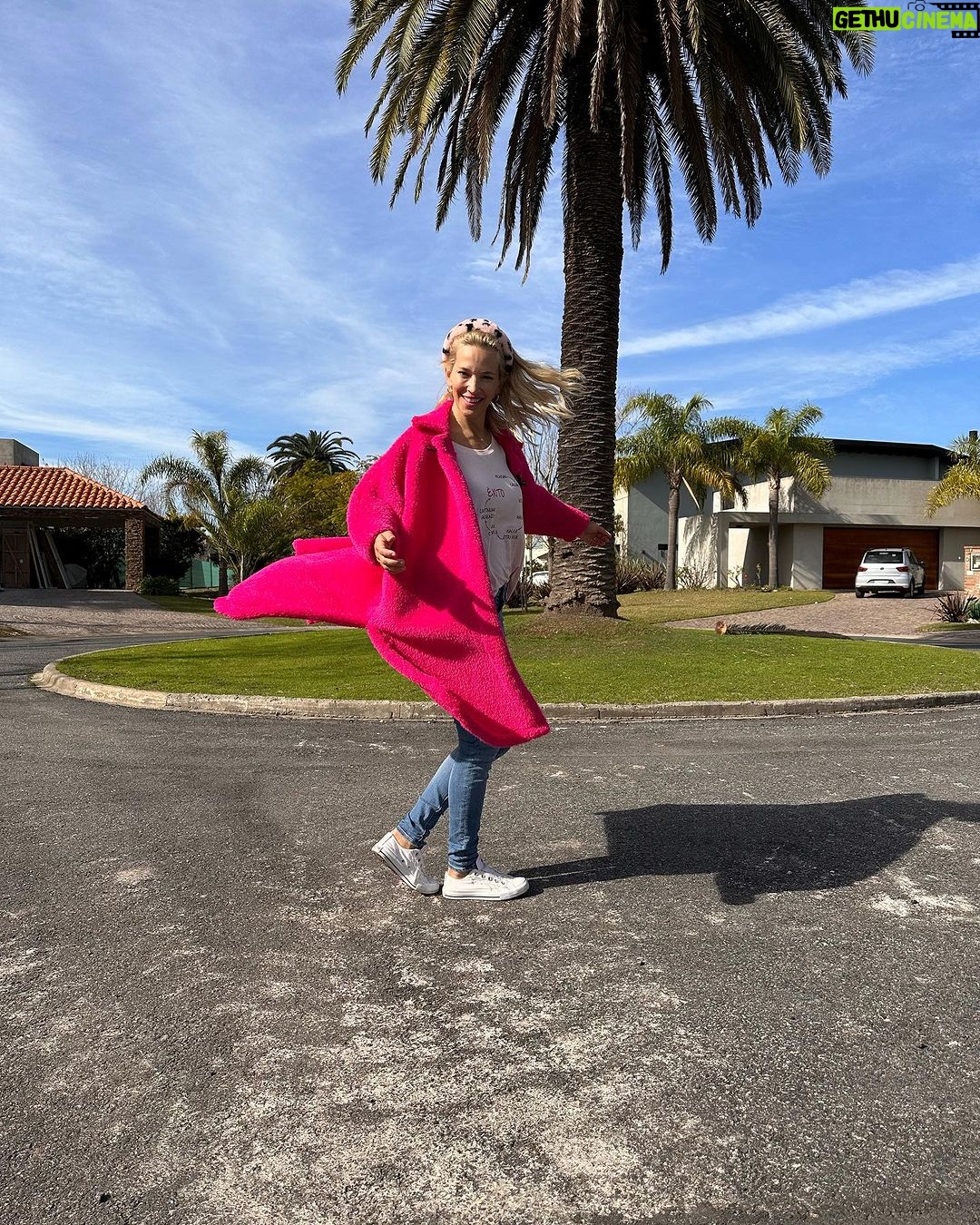 Luisana Lopilato Instagram - C贸mo viene su semana? Yo al aire libre, como SIEMPRE!!! 馃挅 - How's your week going? I麓m outdoors, as ALWAYS 馃挅 Buenos Aires, Argentina