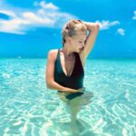 Luisana Lopilato Instagram - Lluvia en Bs.As 🇦🇷 y yo automáticamente pensando en ⛱️👙… #Team☀️ o #Team❄️ ? Las leo 💪🏻👇🏼 . Rain in Bs. As. 🇦🇷 and I'm instantly daydreaming about ⛱️👙… #Team☀️ or #Team❄️ ? Let me know your thoughts! #siempreteamverano #vacacionesya