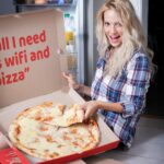 Luisana Lopilato Instagram - Etiquetan a esa persona con la que SIEMPRE SALE UNA 🍕? Planazo en casa de pijama 👸🏼💁🏼‍♀️🤭. . Can you tag that person with whom you always enjoy a good pizza?